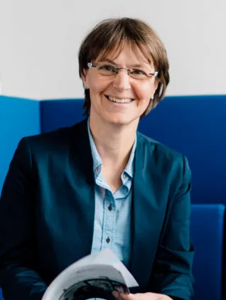 Anja Schlochtermeier (DE)