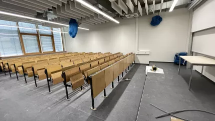 Campus Rheinbach, Gebäude G, Blick in frisch sanierten Hörsaal, 2023