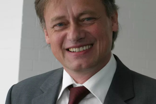 Portraet Hochschulpräsident Hartmut Ihne (DE)